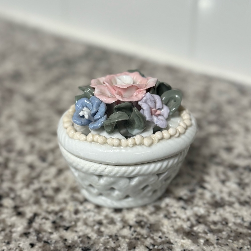 Vintage Oval Basket Porcelain Trinket/Jewelry Box